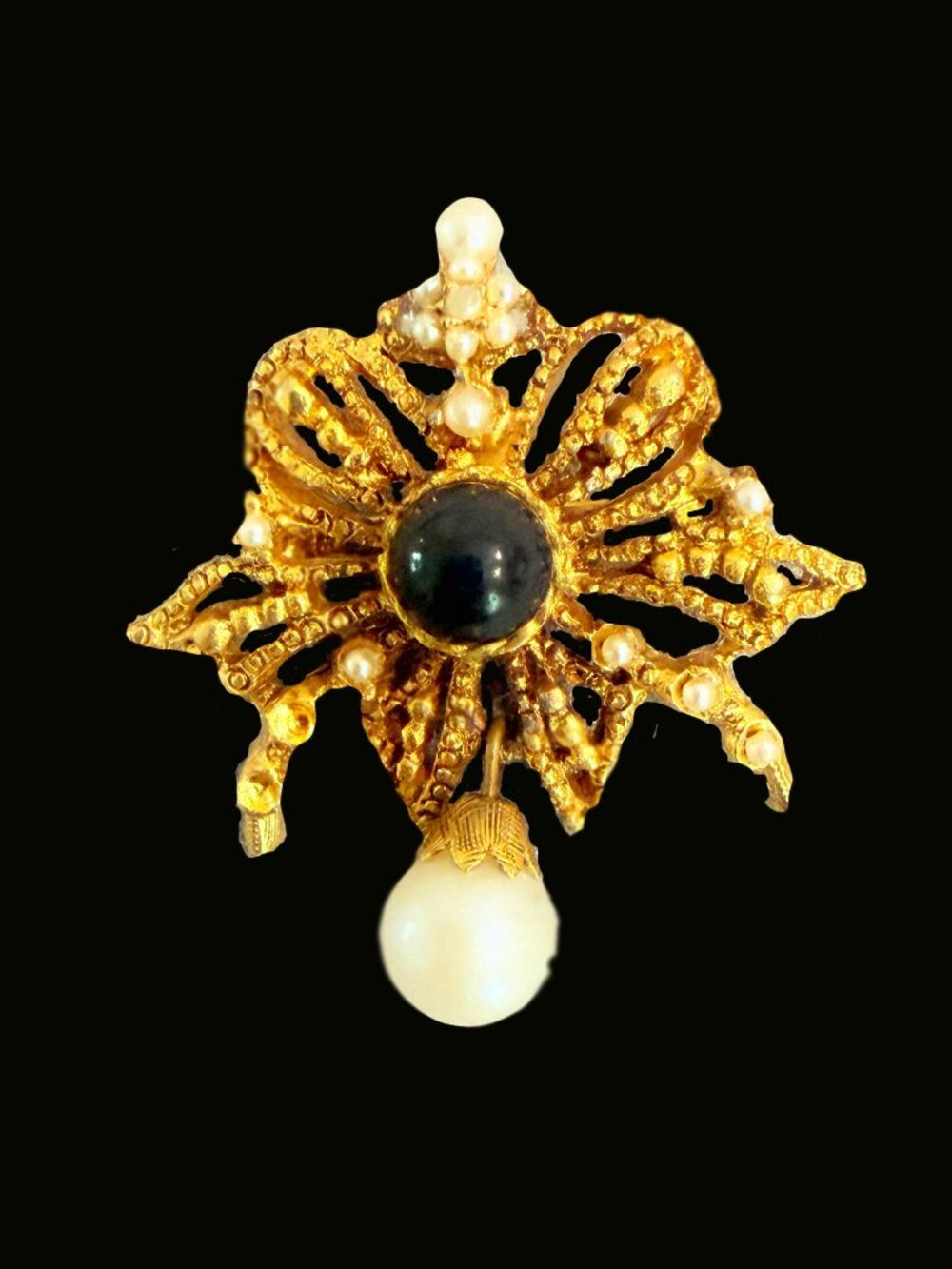 Gold Brooch with Pearl